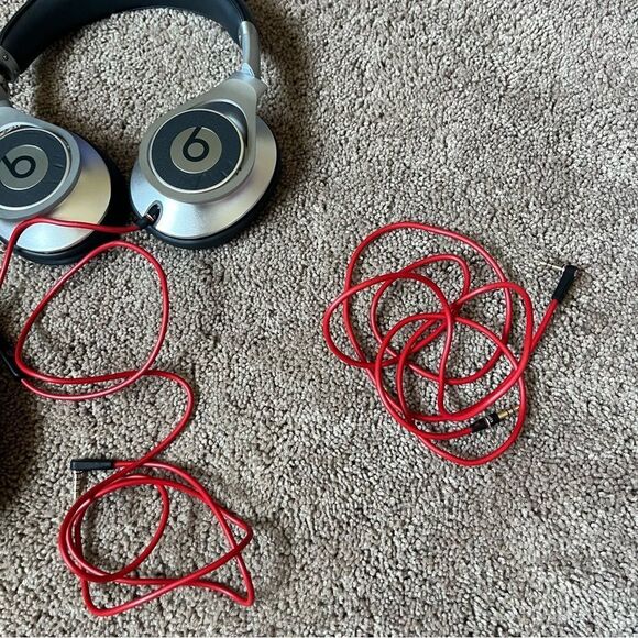 Beats by Dr. Dre Executive Wired Over Ear Noise Cancelling Headphone - Picture 4 of 10